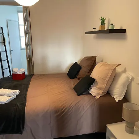 T1 40 M2. Lit Queen Size Apartment