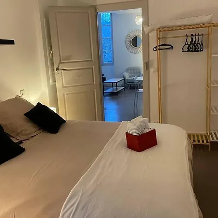 T1 40 M2. Lit Queen Size * Pau