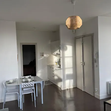 T1 40 M2. Lit Queen Size