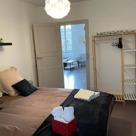Apartment T1 40 M2. Lit Queen Size Pau