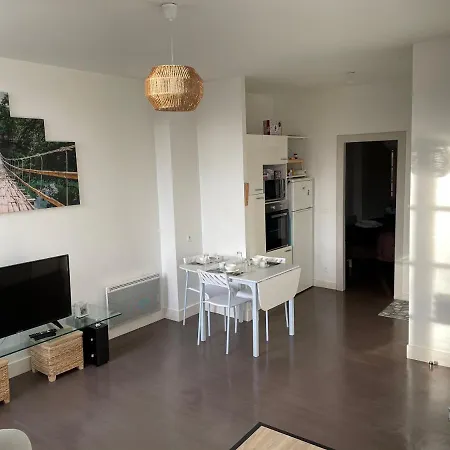 T1 40 M2. Lit Queen Size Pau
